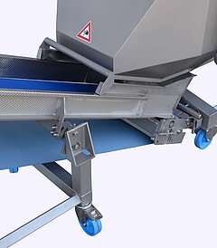 The PLUS conveyor belt from KRONEN is optimized in terms of cleaning and hygiene – the belt itself can be removed at the side without tools being necessary, and the drum motor can be swung upwards.