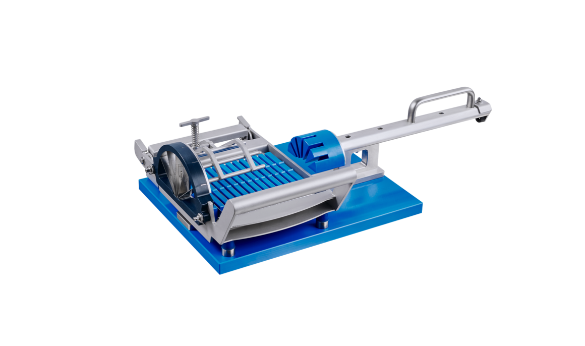 Manual melon chunk cutter as a tabletop model: for lightning-fast cutting of prepared melons into uniform chunks.