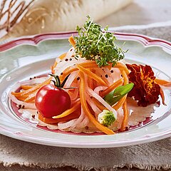 Idéale pour la cuisine moderne : des spirales de légumes parfaites avec d'excellents résultats de coupe avec la coupeuse de légumes en spirale S021 de KRONEN.