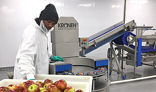 The "Foodlink" food bank in the US uses cutting machines and a hygienizing system from KRONEN for processing ingredients
