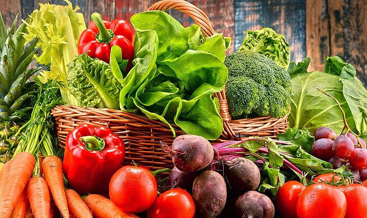 Technologie alimentaire KRONEN : machines et chaînes de transformation des salades, légumes, herbes aromatiques et fruits