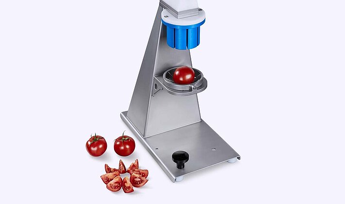 Mit der Stanzmaschine S195 in Segmente geschnittene Tomaten.