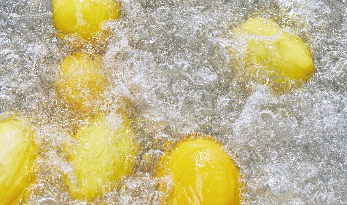 Le système d'air des laveurs GEWA de KRONEN génère des bulles d'air dans la cuve de lavage, pour un résultat optimal avec les produits à feuilles et frisés