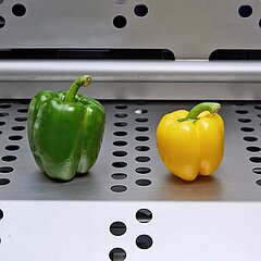 Die PDS4L vom KRONEN-Partner Hitec Food Systems ist für das Entkernen und Teilen von Paprika mit einem Durchmesser von 75 bis 120 mm optimiert.