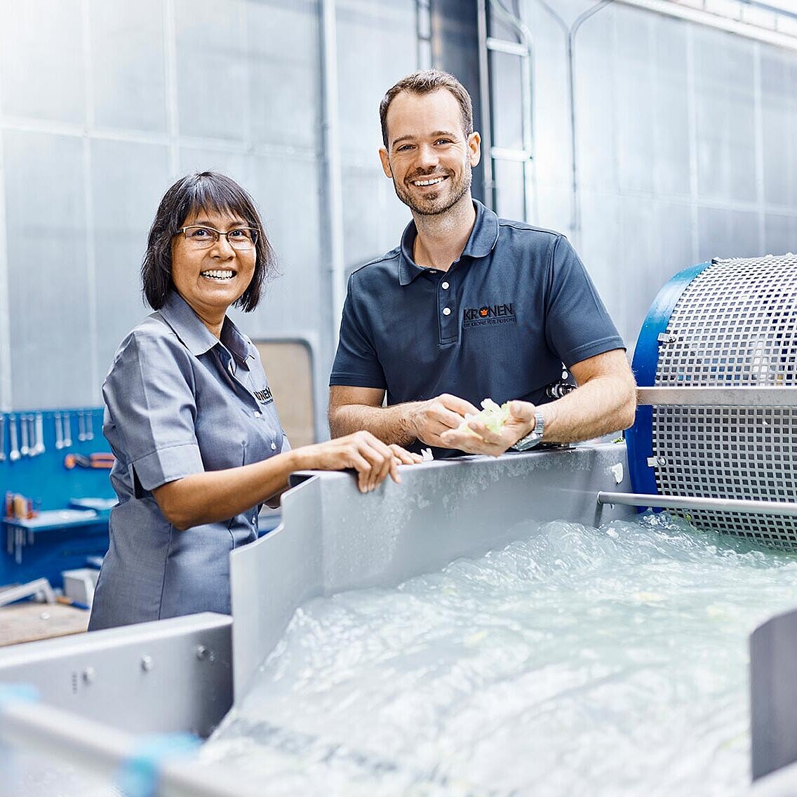 Votre employeur KRONEN Nous apprécions et encourageons nos collaboratrices et collaborateurs. C’est à leurs côtés que nous grandissons, tous ensemble. En leur offrant d’excellentes perspectives d’avenir. C’est aussi à cela que nous devons notre succès