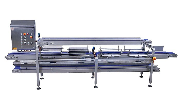 KRONEN processing table for the Convenience Avocado Line with several stations, each with a conveyor, discharge and waste belt as well as specially developed tools for pitting and peeling the avocados