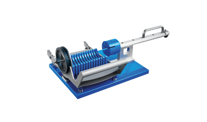 Cortadora manual de trozos de piña MPC 100 de KRONEN para cortar cilindros de piña perforados y descorazonados rápidamente en trozos uniformes.