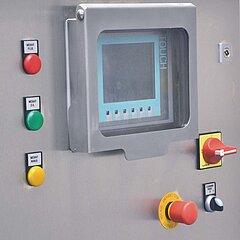 99 recipe mixtures with up to 10 product components can be stored individually using the touch panel of the RECIPE WEIGHING BELT from KRONEN.