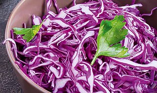 The cabbage cutting machine CAP 68 from KRONEN cuts large quantities of red and white cabbage in best cutting quality.