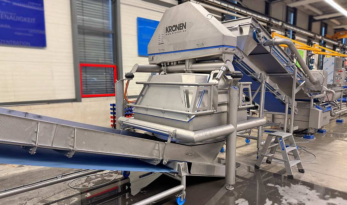 Iceberg lettuce processing at KRONEN customer Kanes UK