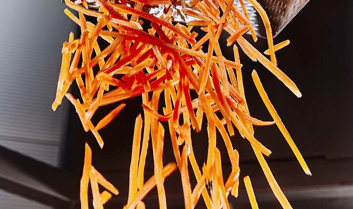 Coupeuse en dés, lamelles et tranches KUJ-V de KRONEN pour les légumes, les fruits et la viande, également pour des bâtonnets fins : julienne de carottes / légumes