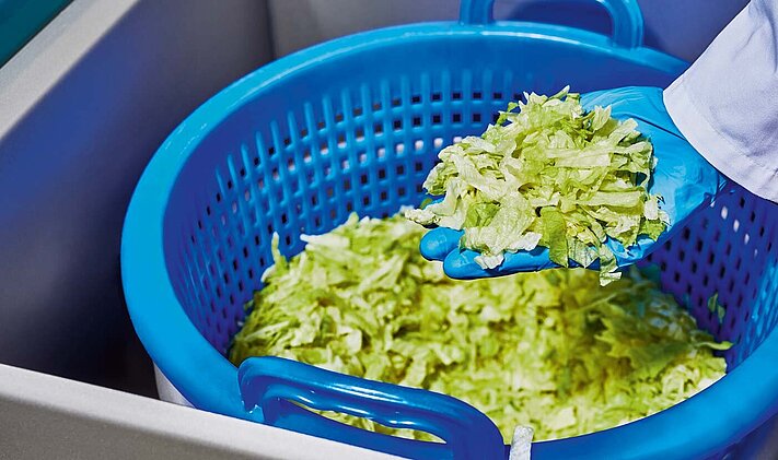 The KS salad and vegetable spin-dryers ensure the gentle spin-drying of salad