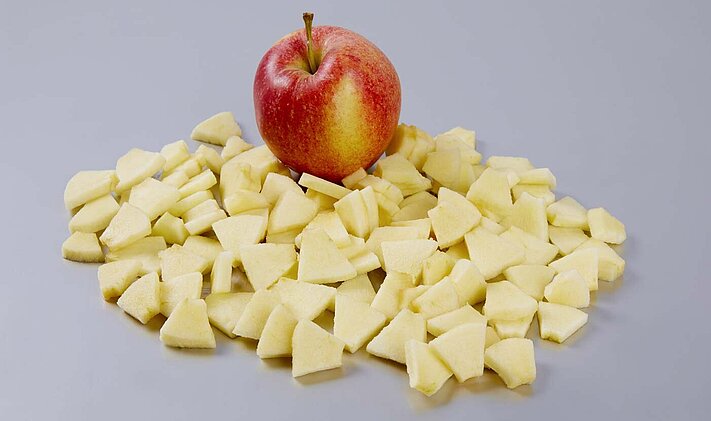 Wedge stars and slicing knives can be combined in the apple peeling & cutting machine AS 6 from KRONEN in such a way that apples can be processed into even smaller segments, i.e. bite-sized pieces of apple (tidbits) for e.g. fruit salad or cake toppings