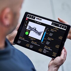 KRONEN SMART Factory, SMART Machines: In future, wherever production managers, technicians or foremen might be, they can check the production status of the machine or line on a laptop or mobile end device at any time