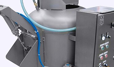 Durch die Ausstattung mit dem pneumatischen Türverschluß können die Kartoffelschälmaschinen PL 25K und  PL 40K von KRONEN ideal in eine automatische Prozesslinie integriert werden.