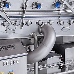 The belt dewatering system BSD 3000/800 from KRONEN’s partner, Hitec Food Systems, combines the principle of suction and eddying of the product for the optimum and gentle removal of surface water