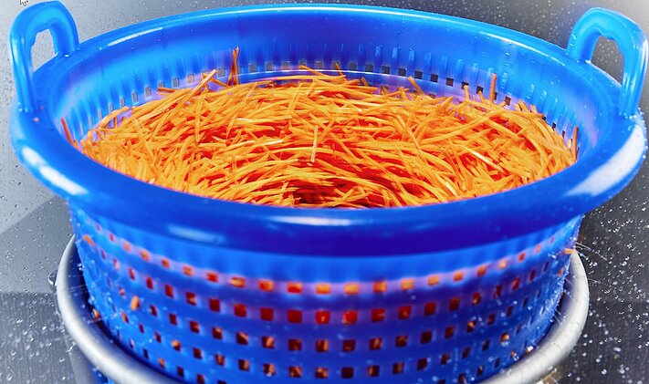 Línea procesadora de patatas, zanahorias, remolachas y apios de KRONEN: centrifugadora de vegetales y lechuga KS-100 PLUS